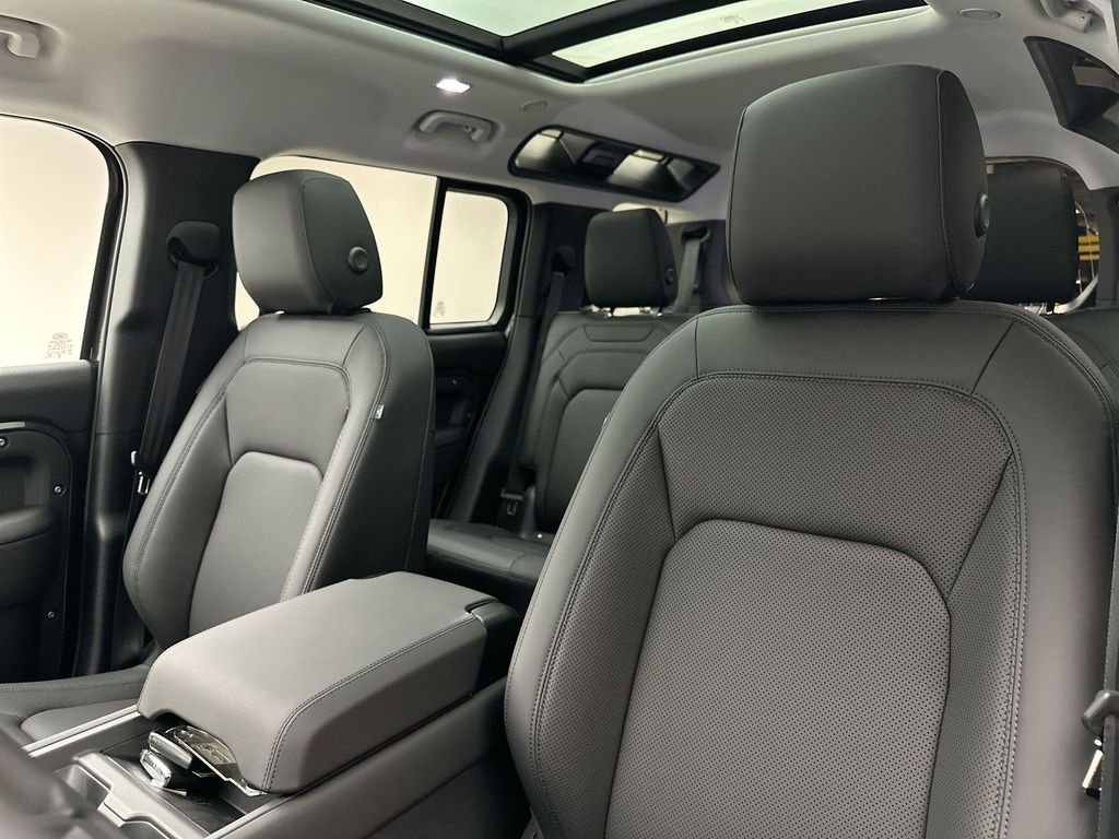 Used 2026  Land Rover S image 10