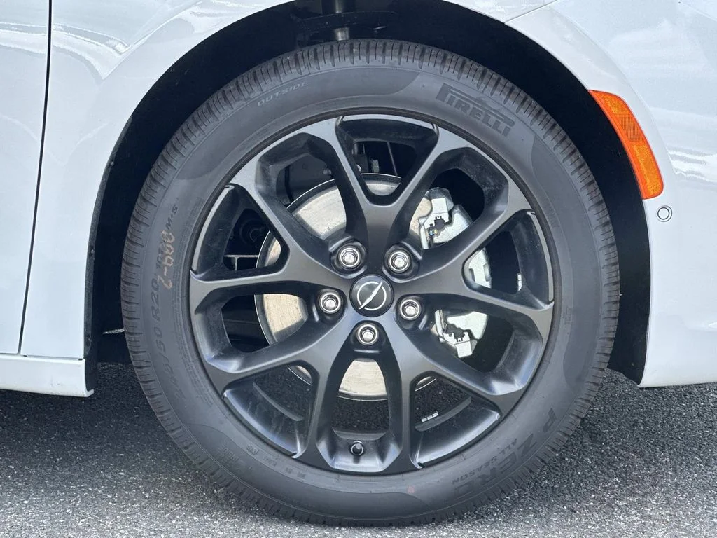 2026 Chrysler Pacifica Limited - Photo 13