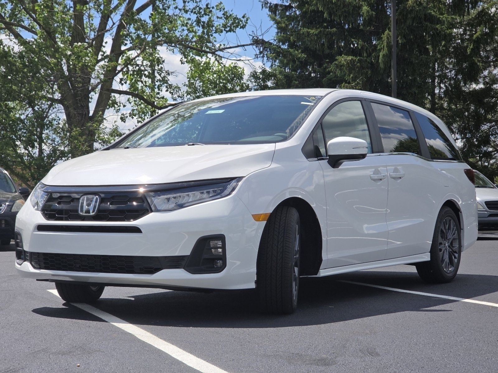 New 2026 Platinum White Pearl Honda Touring image 19