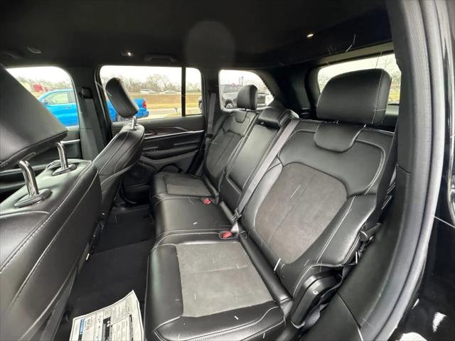 New 2026 Diamond Black Crystal Pearl-Coat Exterior Paint Jeep Altitude image 12