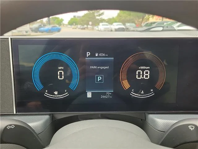 Used 2025 Gray Hyundai SEL Front-Wheel Drive image 16