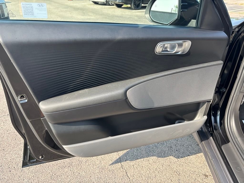 Used 2025 Black Hyundai SE image 18