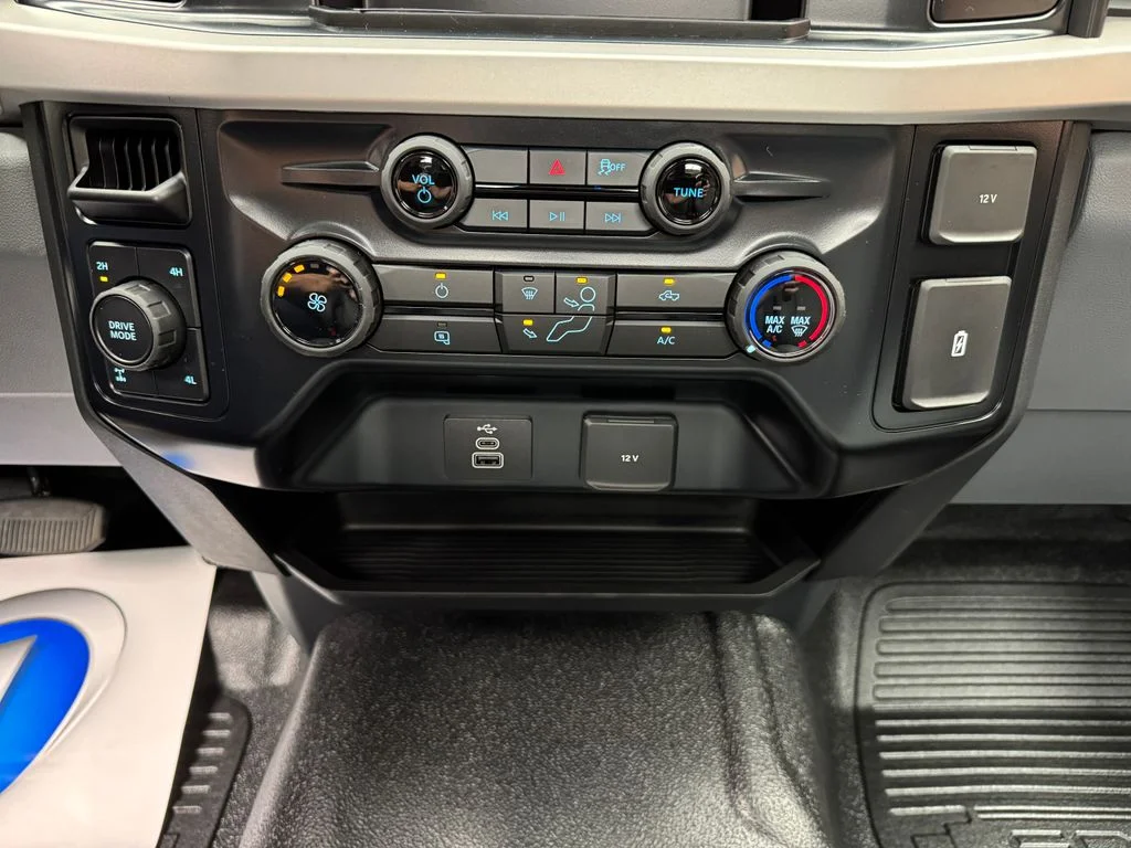 New 2027 White Ford F350 4X4SDR/CSR image 22