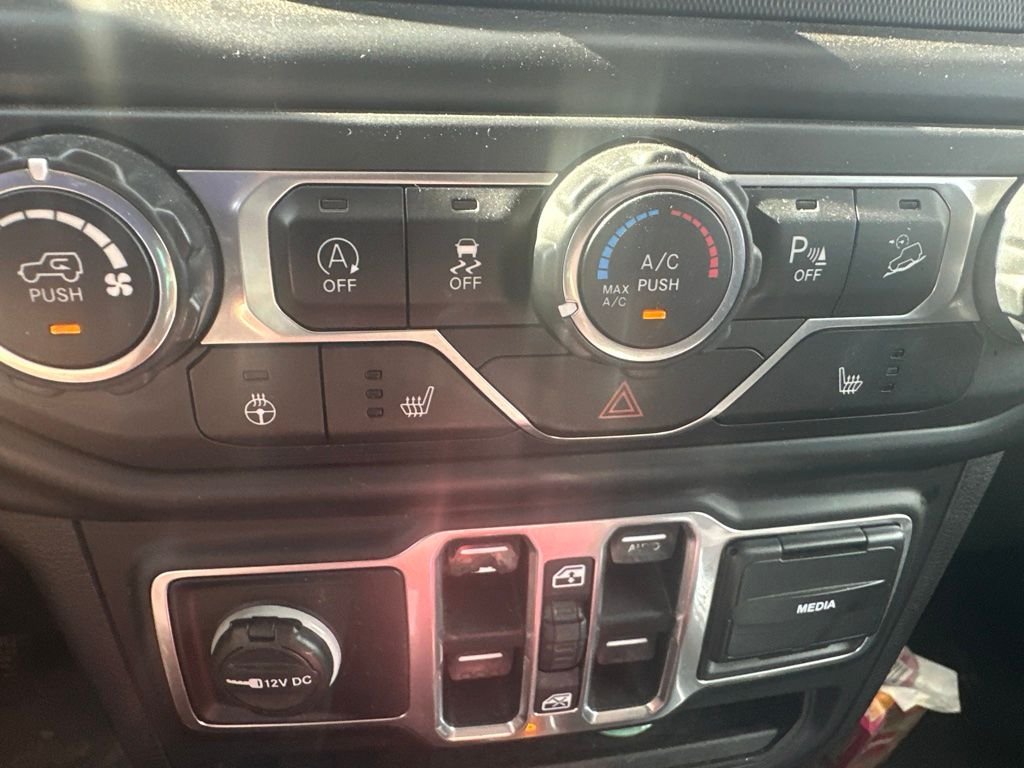 Used 2018 Red Jeep Unlimited Sport S image 17