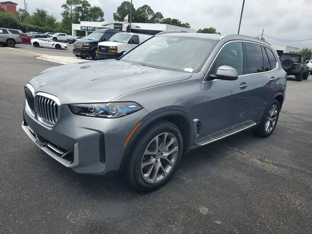 Used 2025 Gray BMW xDrive40i image 2