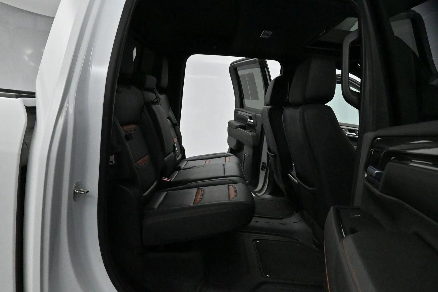 Used 2024 Summit White GMC AT4 image 34
