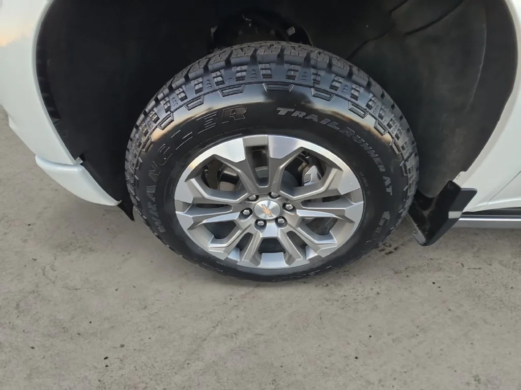 Used 2025 Beige Chevrolet High Country image 13