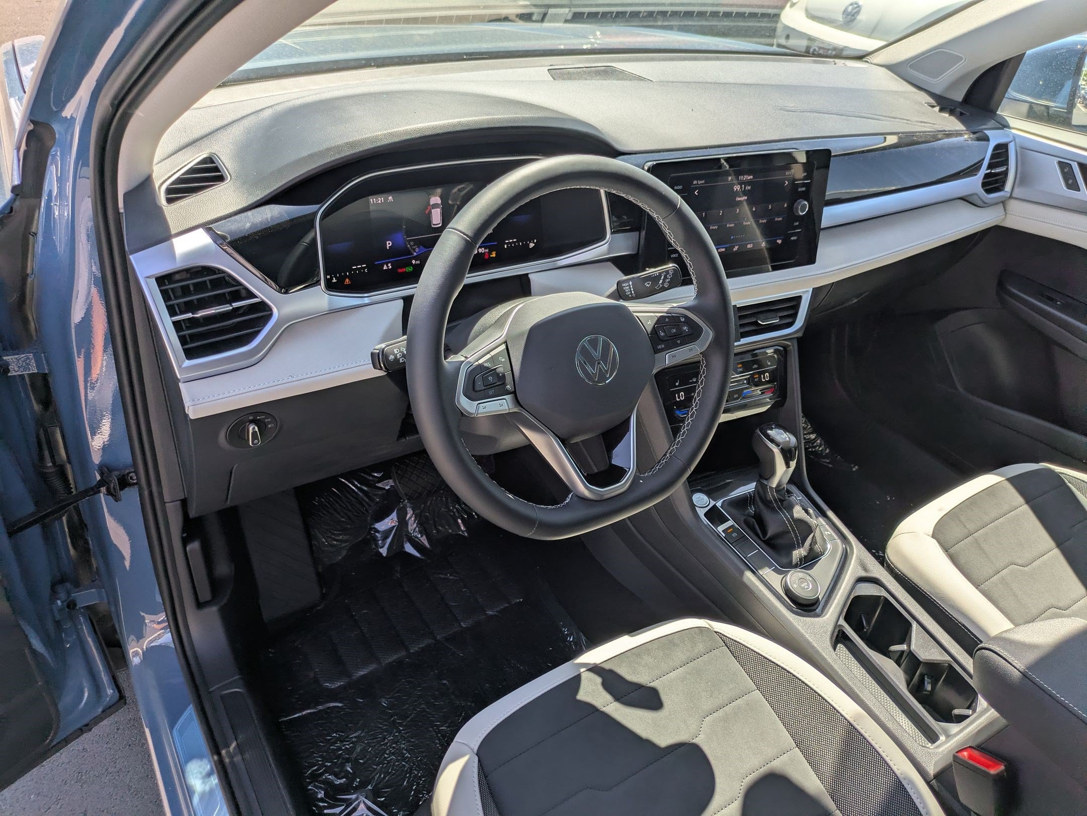 New 2026 Monterey Blue Pearl Volkswagen SE image 10