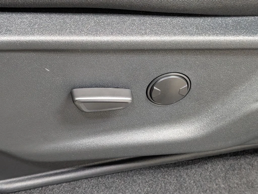 New 2026 Iconic Silver Metallic Ford XLT image 14
