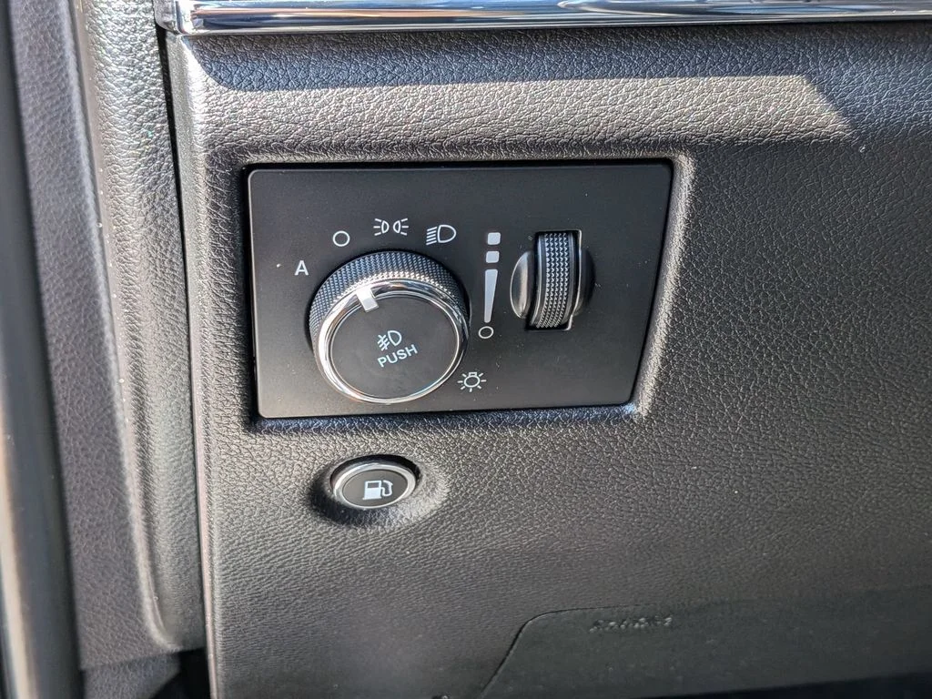 Used 2020 Blue Jeep Limited image 16