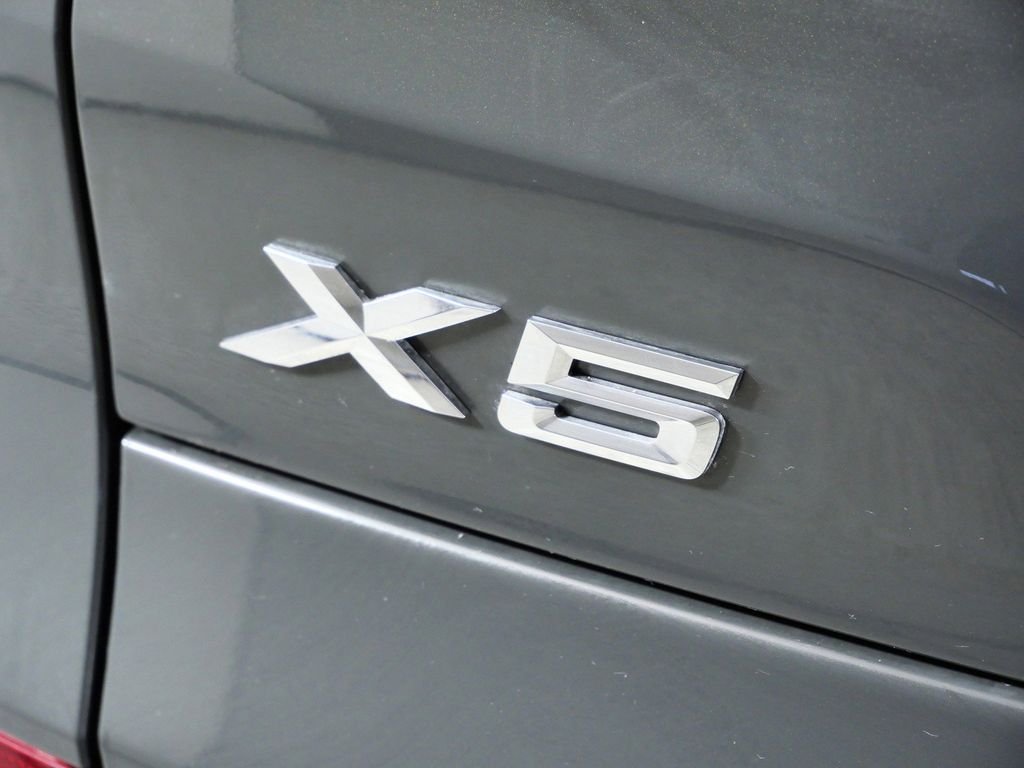 Used 2026 Dravit Grey Metallic BMW xDrive40i image 12