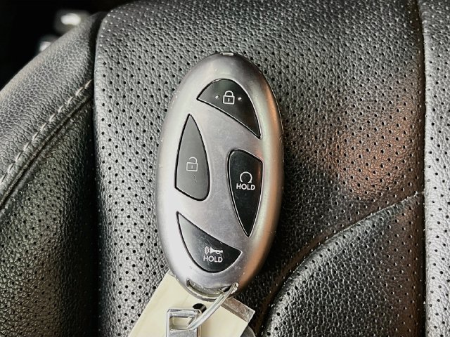 2025 Hyundai Elantra Limited - Photo 9