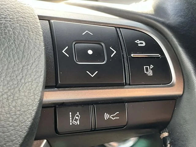 Used 2022 White Lexus 460 image 39