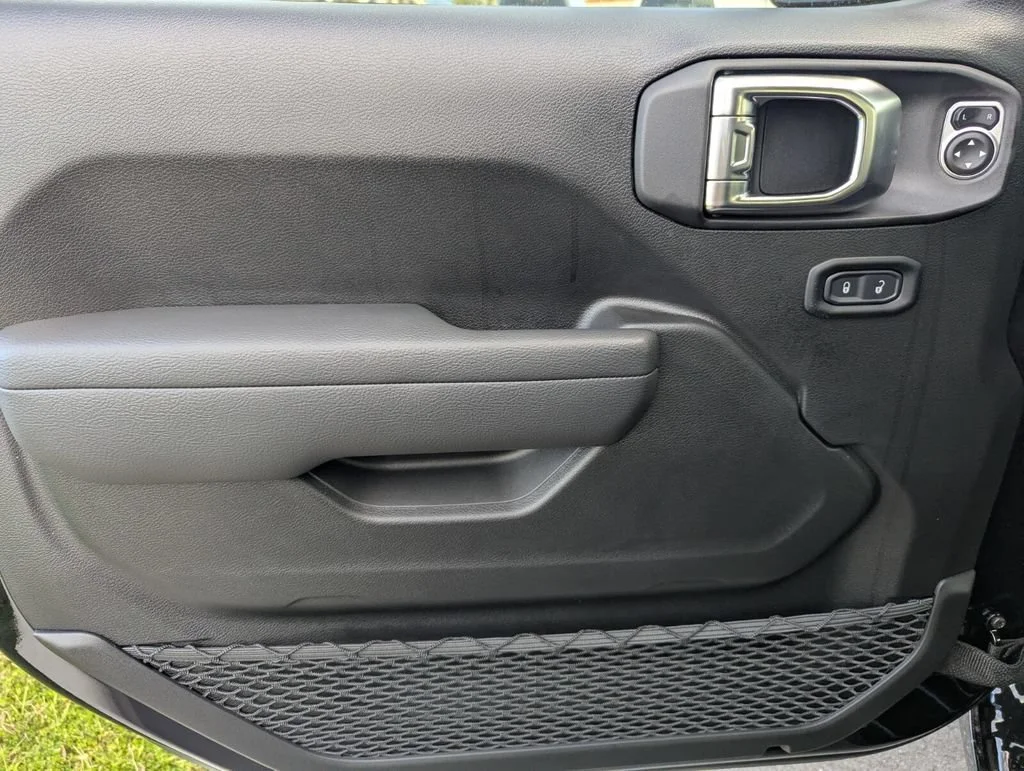 New 2026 Black Clear-Coat Exterior Paint Jeep Sport S image 16