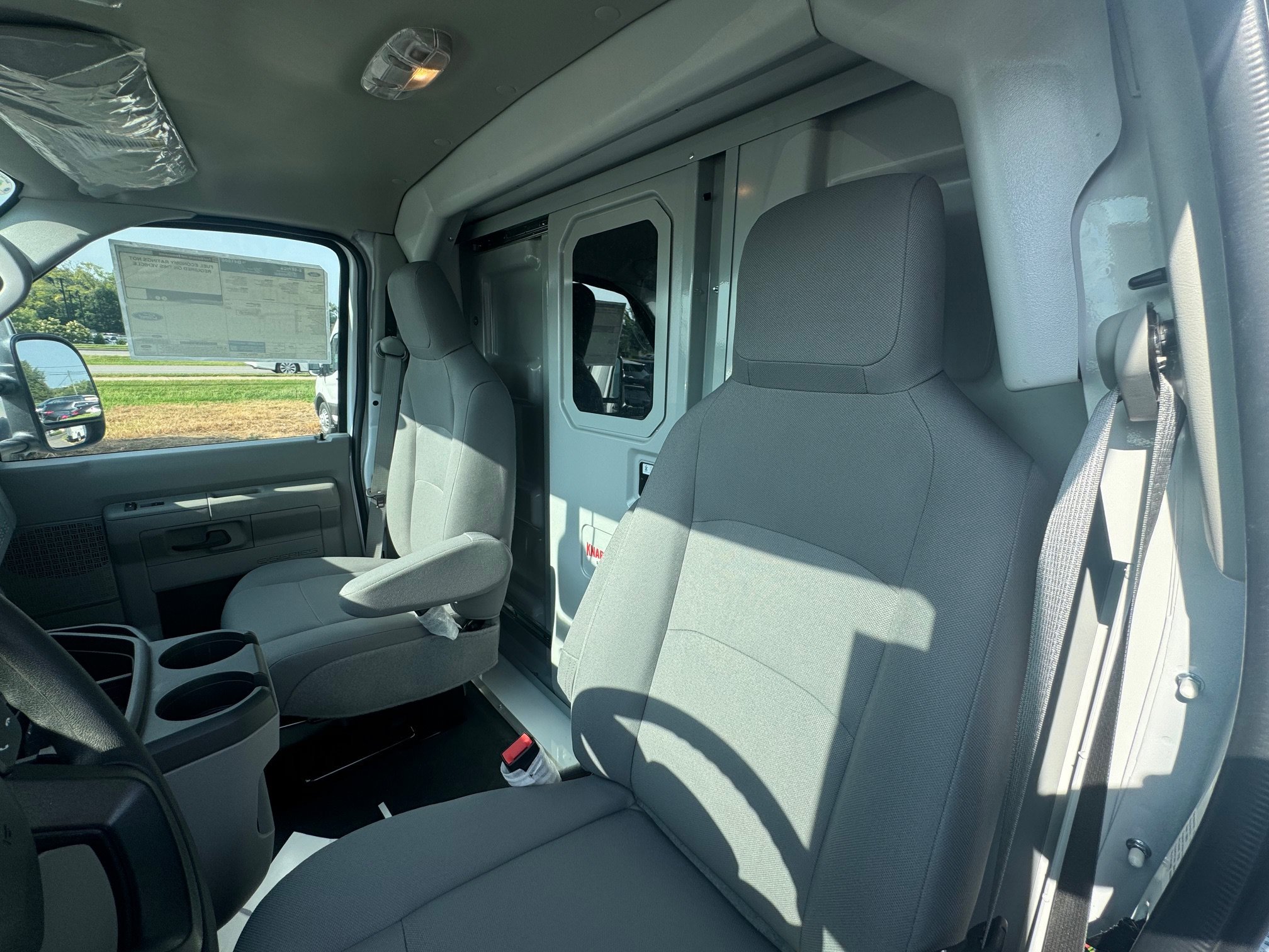New 2026 Oxford White Ford E-350 SRW image 4