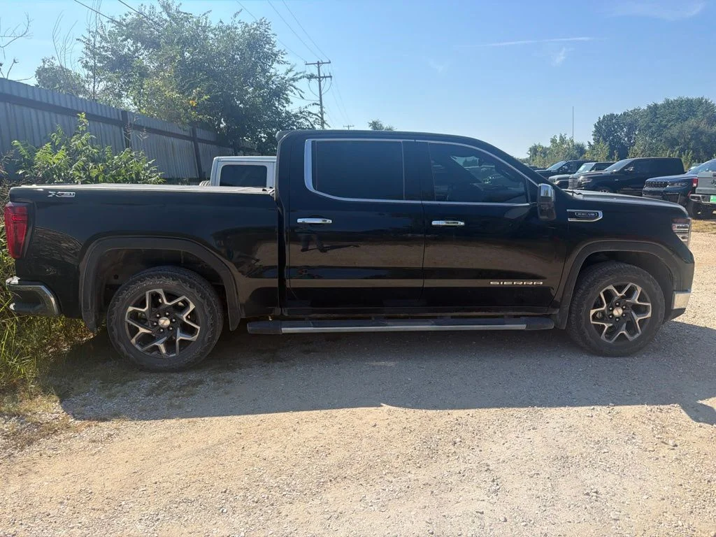 Used 2025 Black GMC SLT image 5