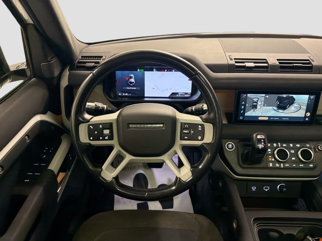 Used 2021 White Land Rover SE image 23