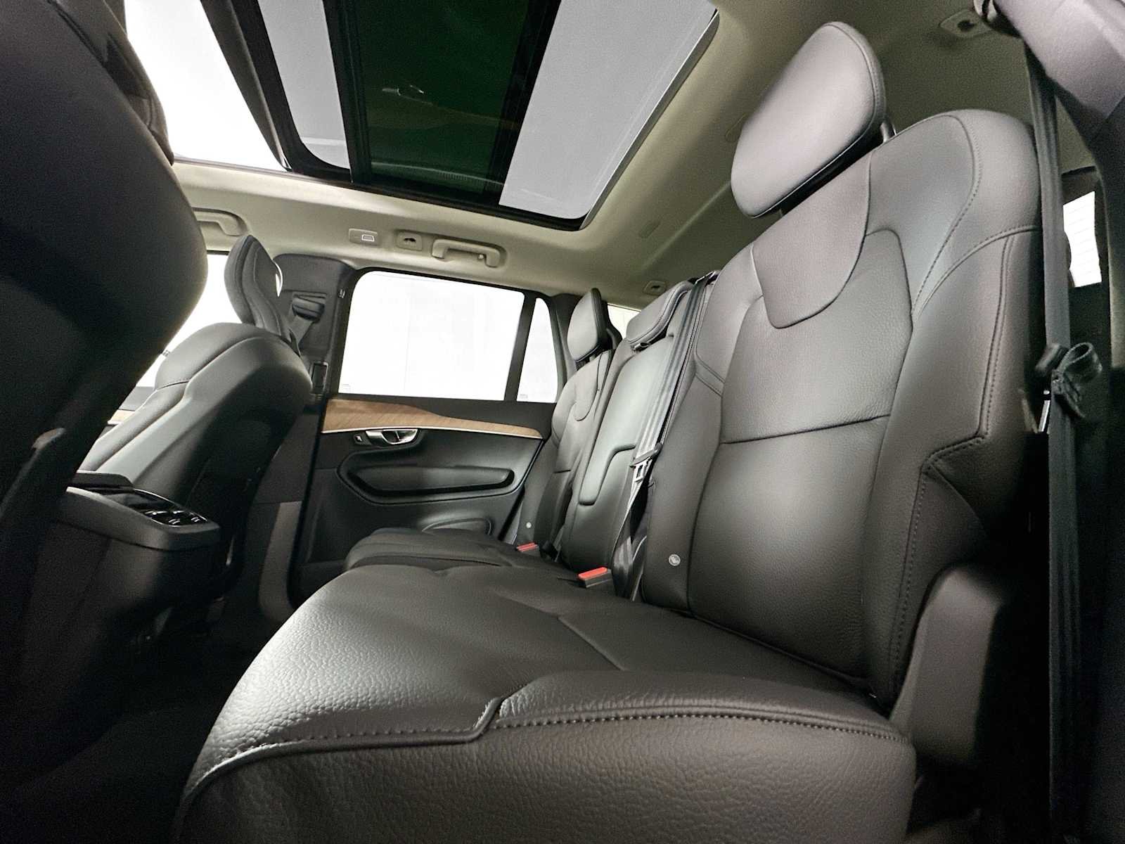 2025 Volvo XC90 Plus - Photo 20