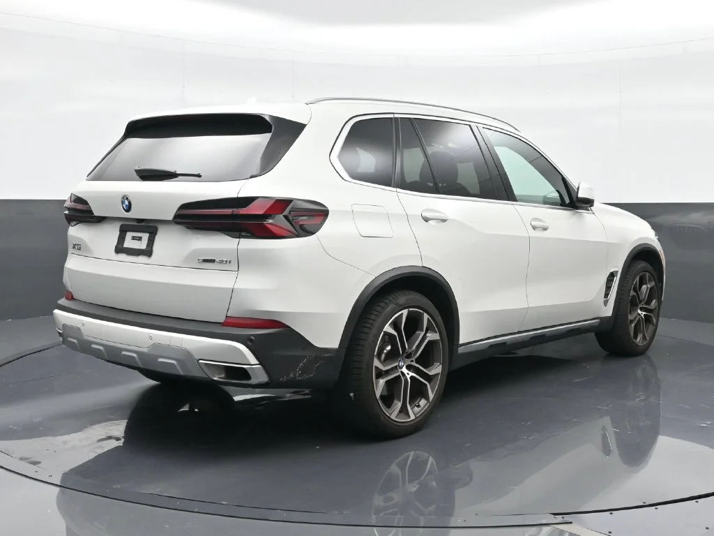 Certified Used 2024 White BMW sDrive40i image 5