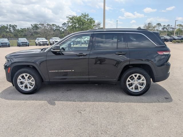 Used 2023 Diamond Black Jeep Limited image 7