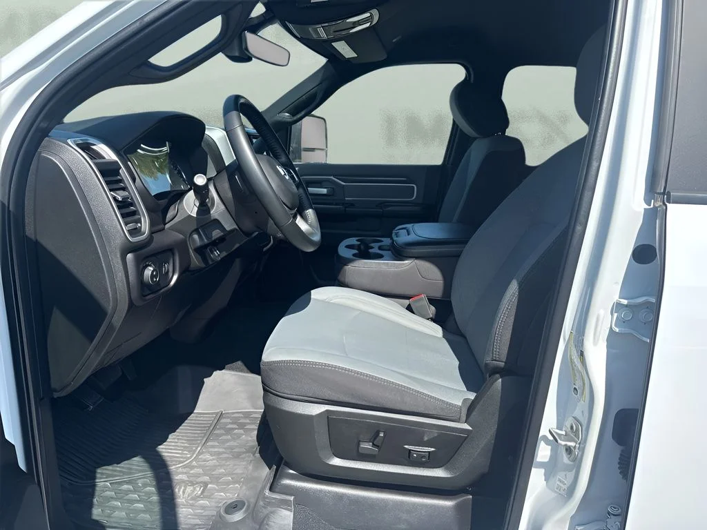 Used 2023 White Ram Big Horn image 9