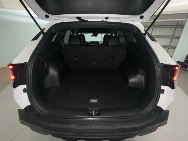 Used 2023 White Kia X-Line image 23