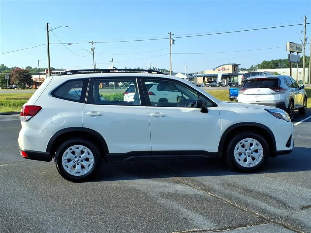 Used 2023 White Subaru  image 21