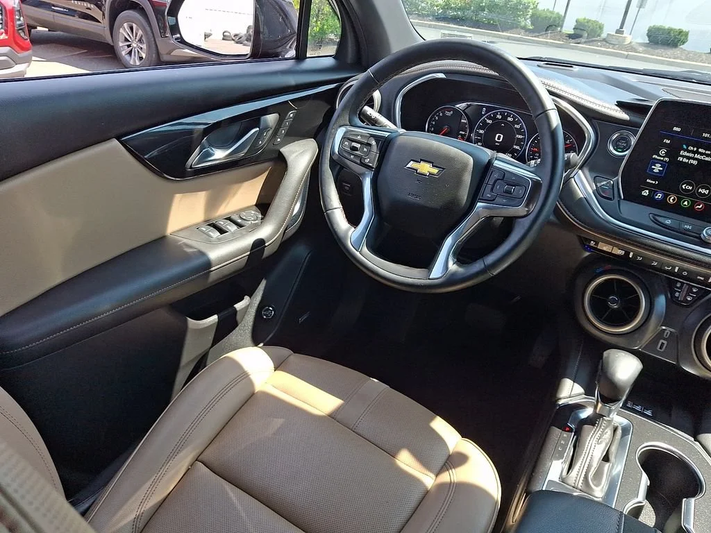 Used 2025 Black Chevrolet Premier image 15