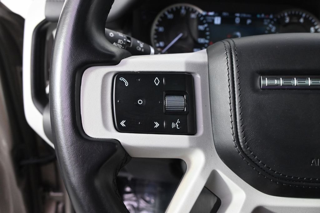 Used 2023  Land Rover X-Dynamic SE image 31