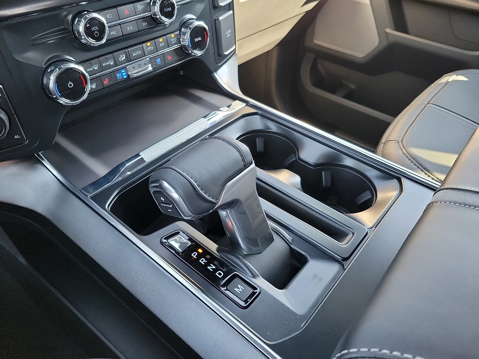 New 2026 Star White Metallic Tri-Coat Ford Platinum&reg; image 18