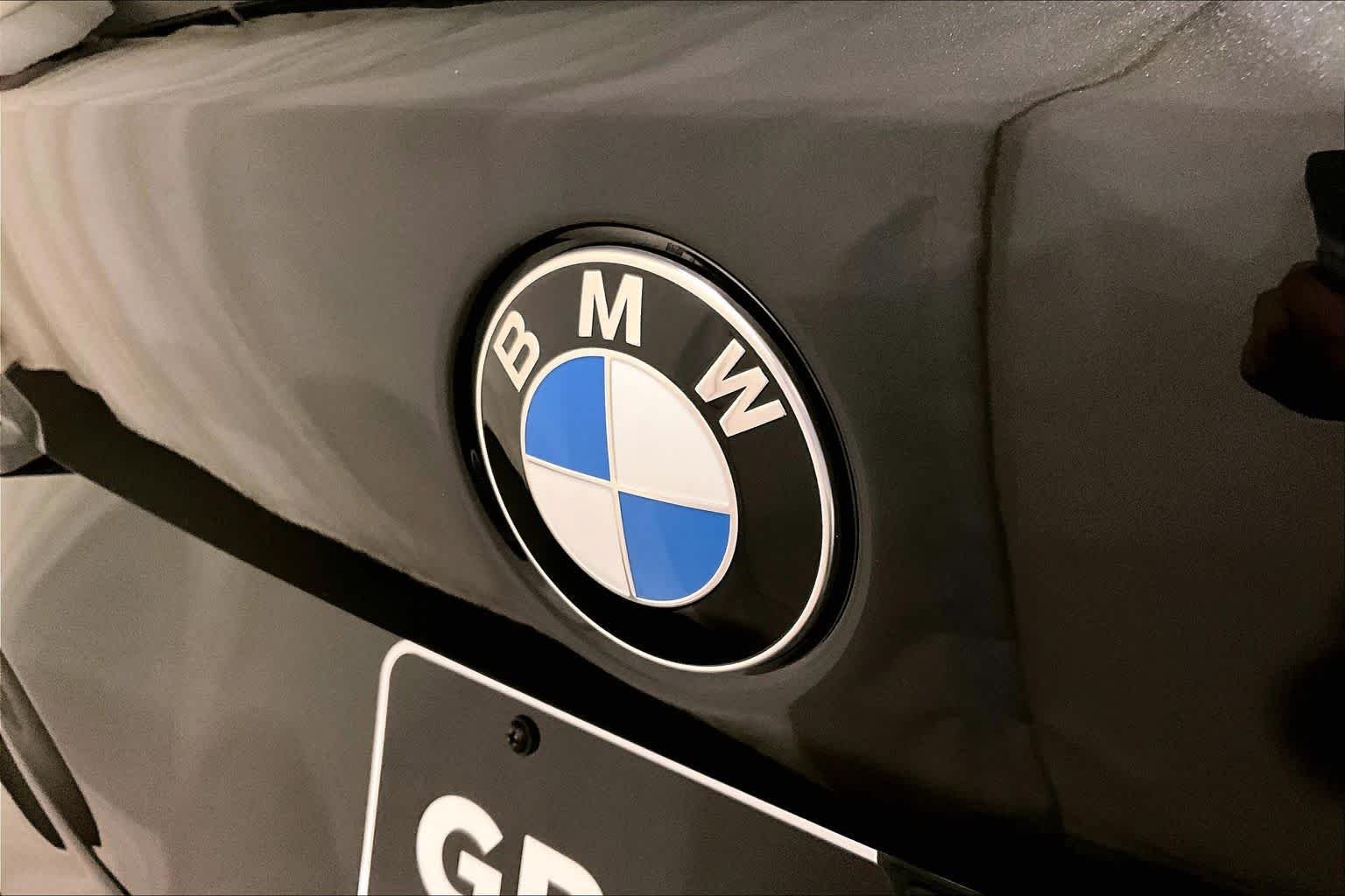Used 2026 Black Sapphire Metallic BMW xDrive40i image 32