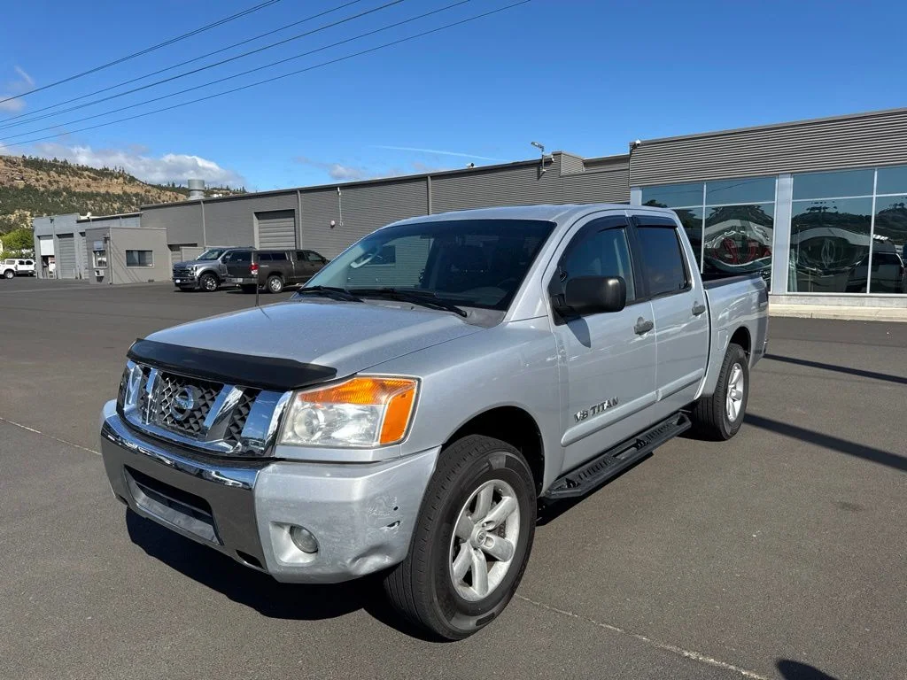 Used 2010 Silver Nissan SE image 9