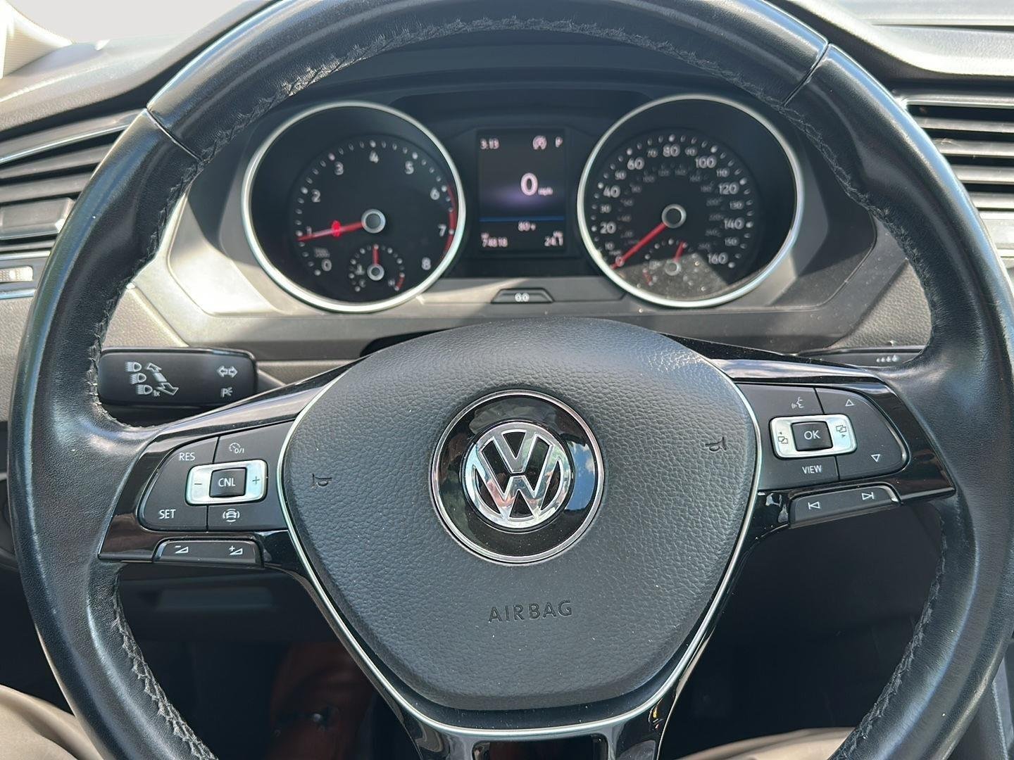 Used 2019 Platinum Gray Metallic Volkswagen SE image 7
