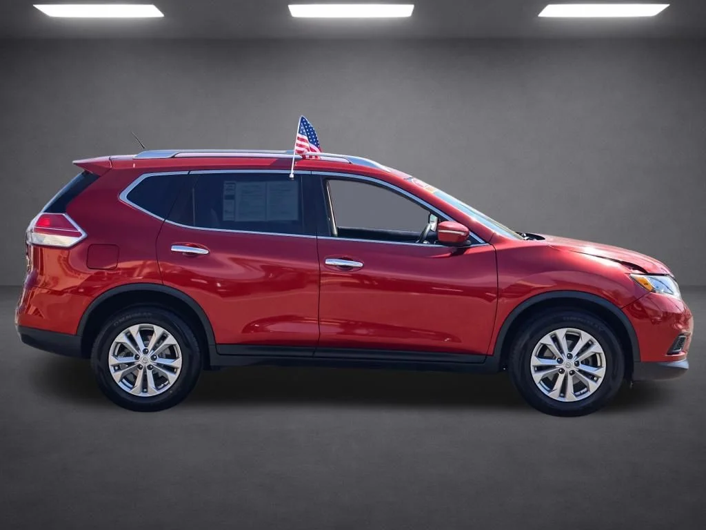 Used 2015 Red Nissan SV image 2