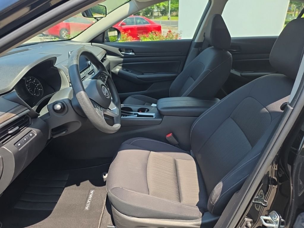 Used 2025 Black Nissan 2.5 SV image 12