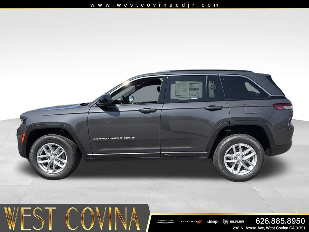 New 2026 Baltic Gray Metallic Clearcoat Jeep Laredo image 12