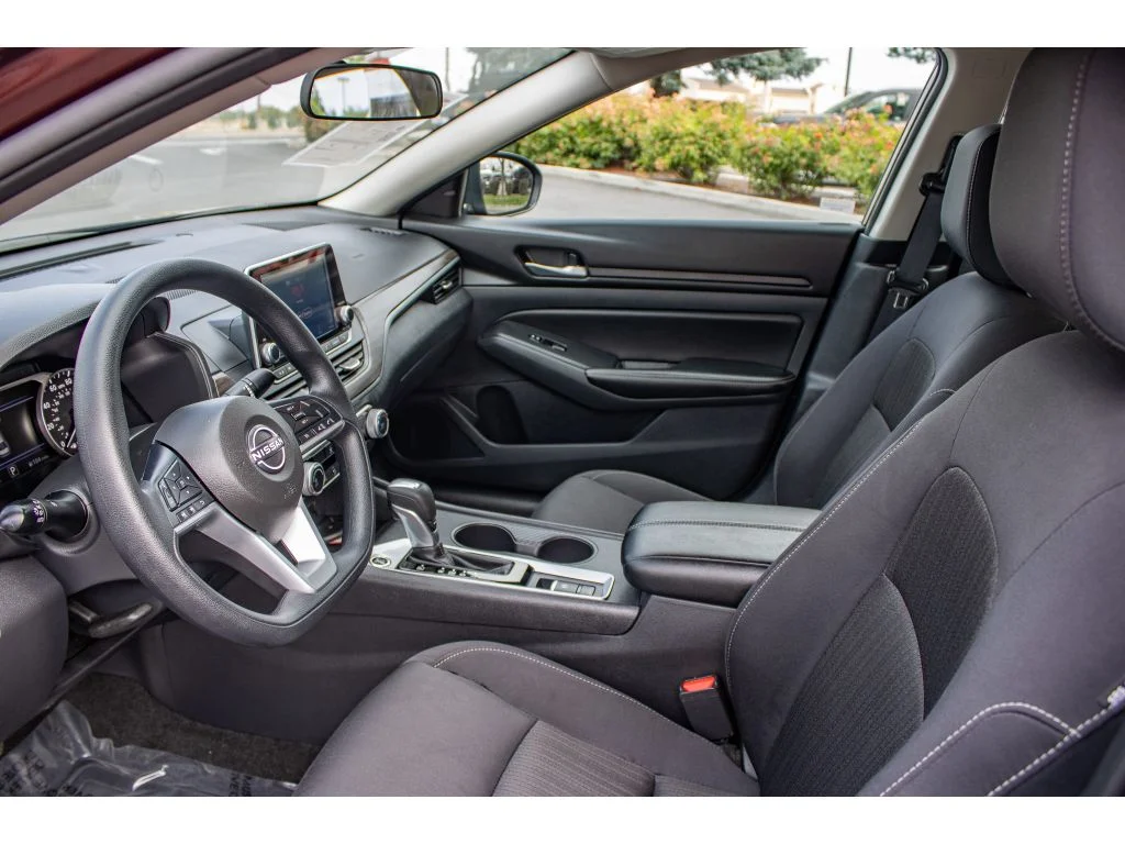 Used 2025 Garnet Pearl Metallic Nissan SV image 29