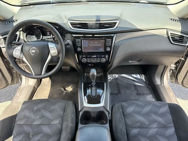 Used 2016 Gray Nissan SV image 9