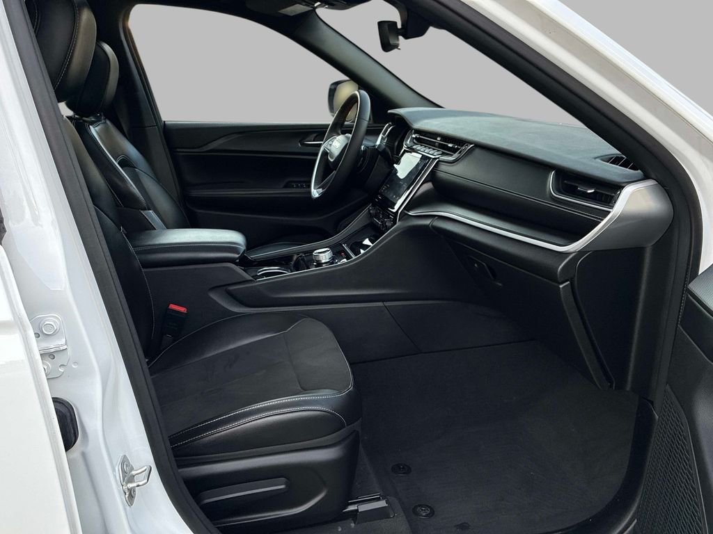 Used 2023 White Jeep Altitude X image 9