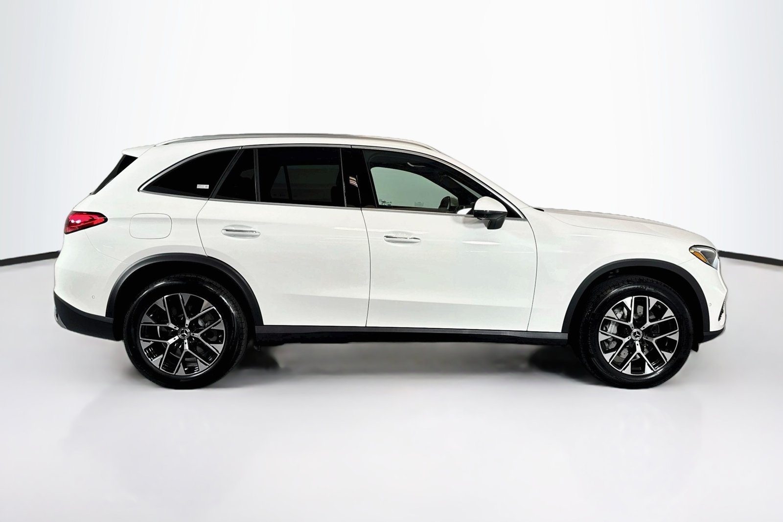 New 2027 Polar White Mercedes-Benz GLC 350e image 4