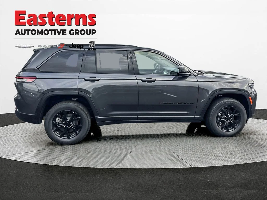 New 2026 Baltic Gray Metallic Clear-Coat Exterior Paint Jeep Altitude image 7