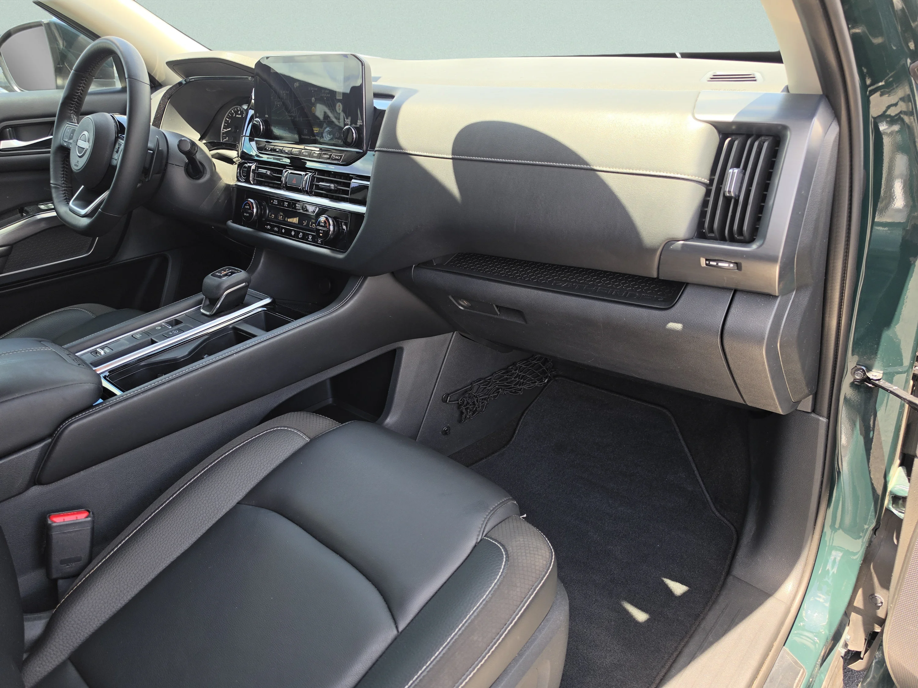 Used 2023 Obsidian Green Pearl Nissan SL image 18
