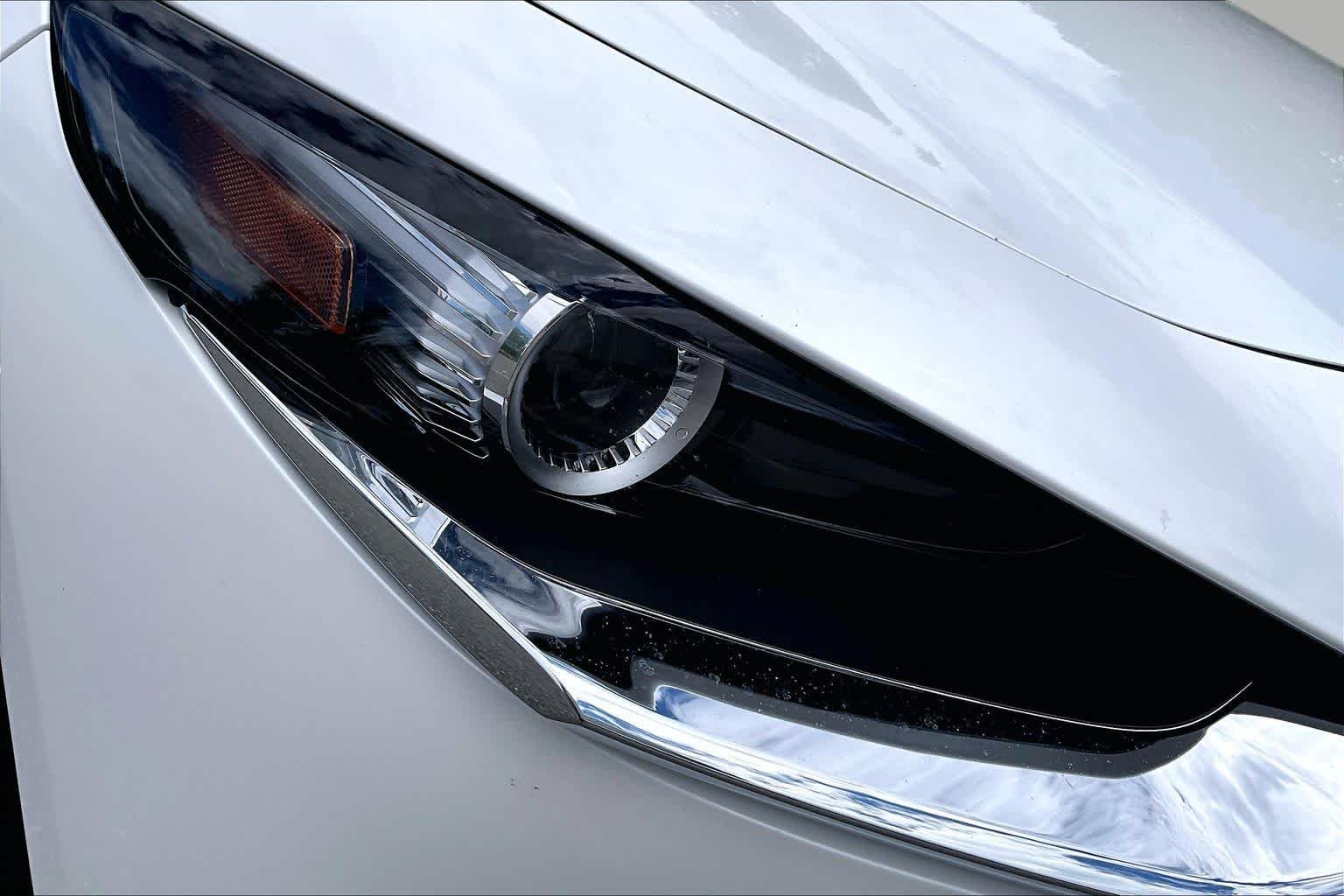 Used 2022 Snowflake White Pearl Mica Mazda 2.5 S Select Package image 27