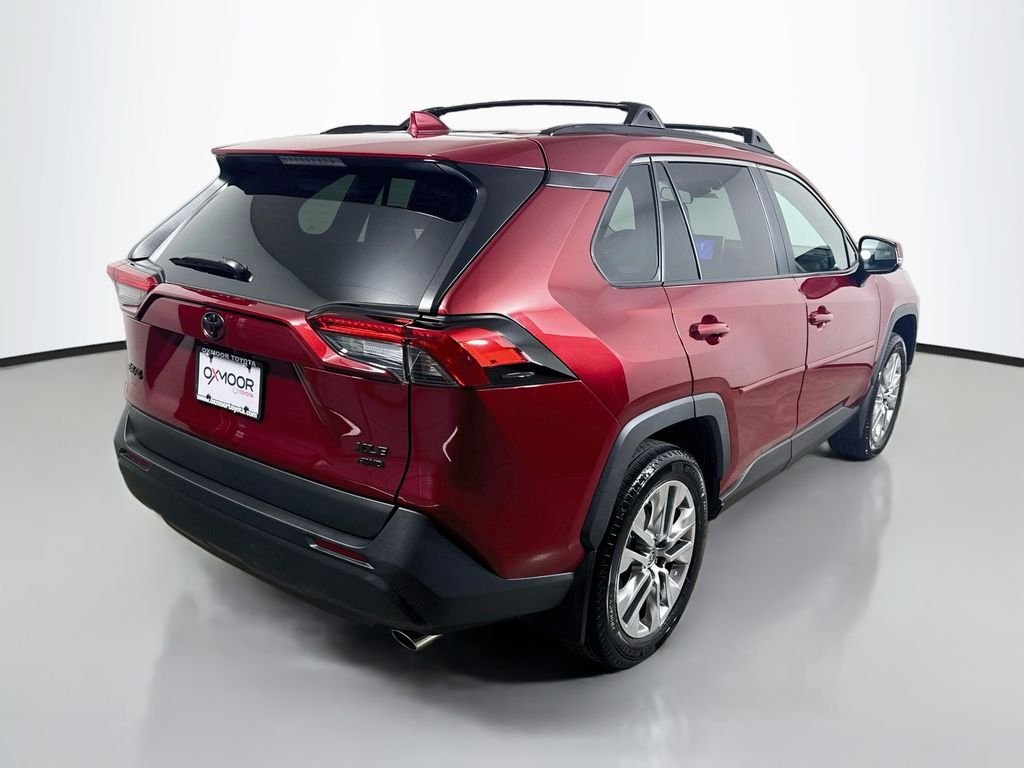 Used 2025 Ruby Flare Pearl Toyota XLE Premium image 7