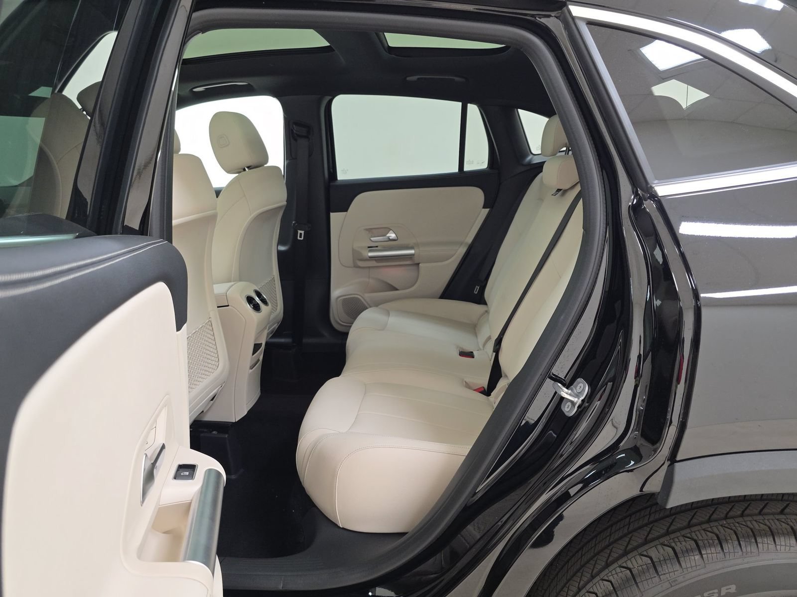 Certified Used 2025 Black Mercedes-Benz GLA 250 image 9