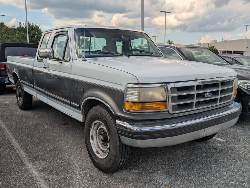 Used 1993  Ford XL HD image 2