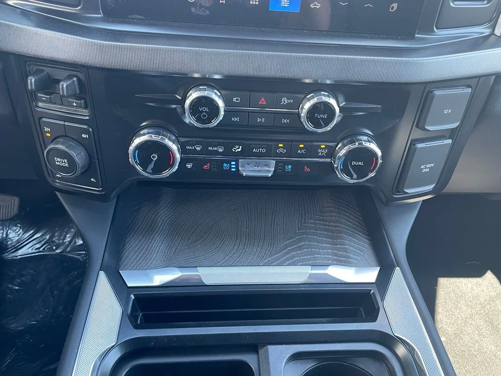 2025 Ford F-350 Super Duty Platinum - Photo 24