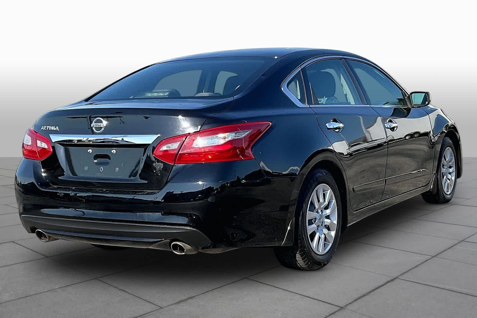 Used 2018 Super Black Nissan 2.5 S image 13