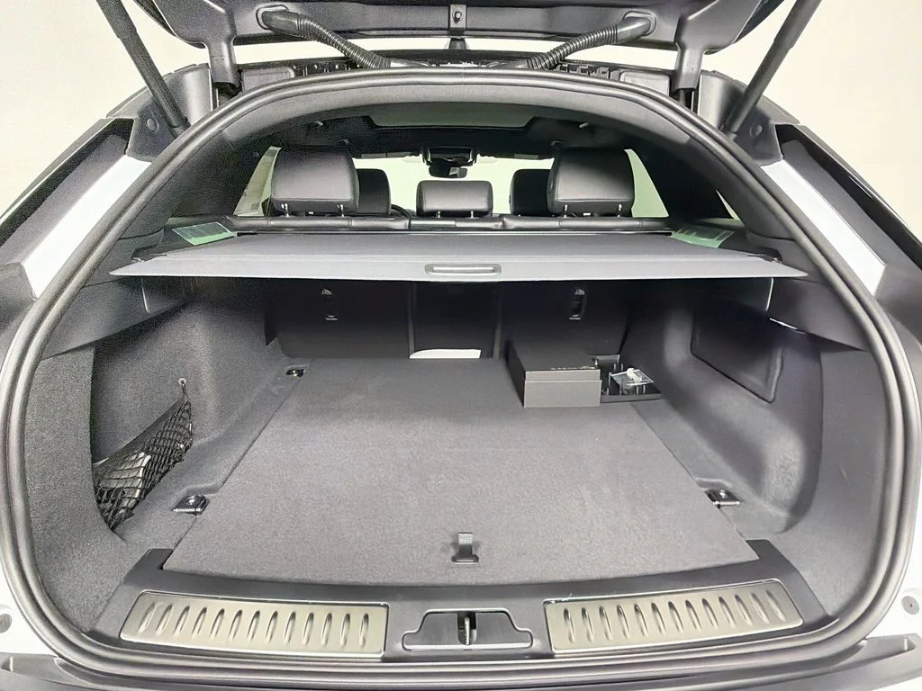 New 2026 Fuji White Land Rover S image 28