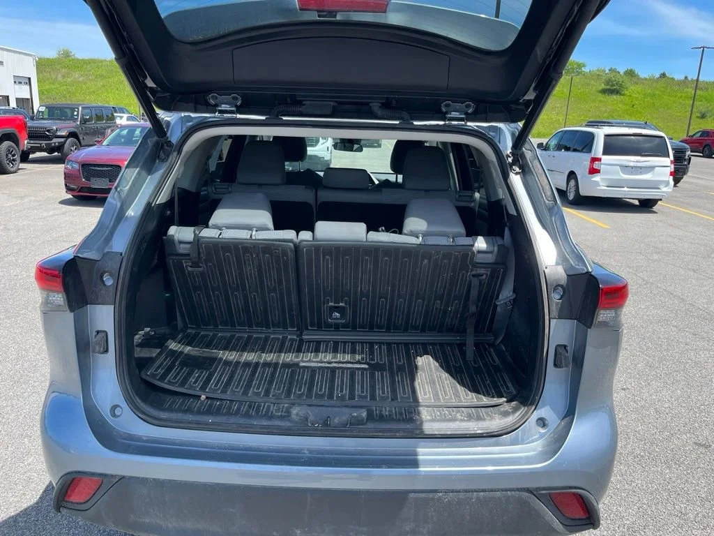 Used 2022 Moon Dust Toyota LE image 17